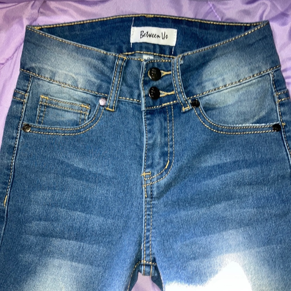 My sister bought them for me, I tried them on and they didn’t fit me.